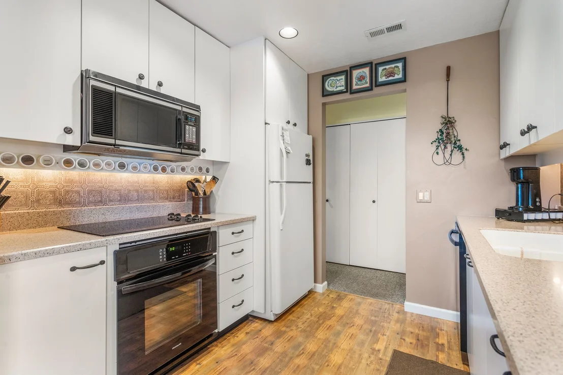Photo of Unit 2104 at 2104 Harbortown Circle
