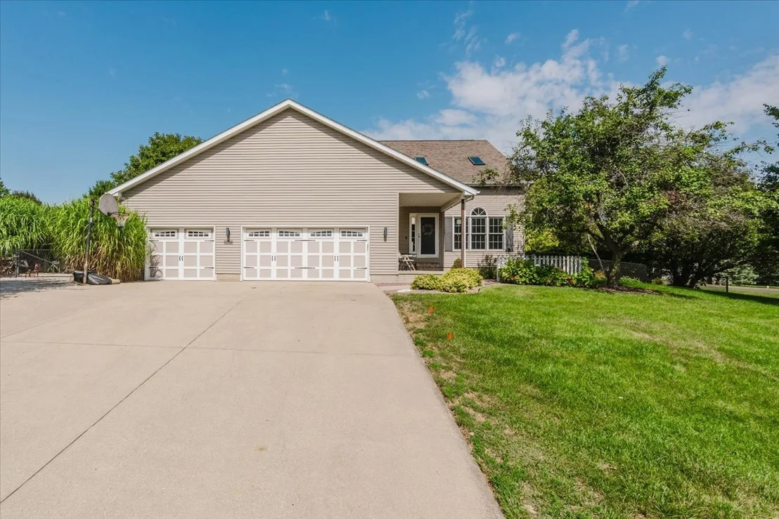 Photo of 19598 Nottingham Drive
