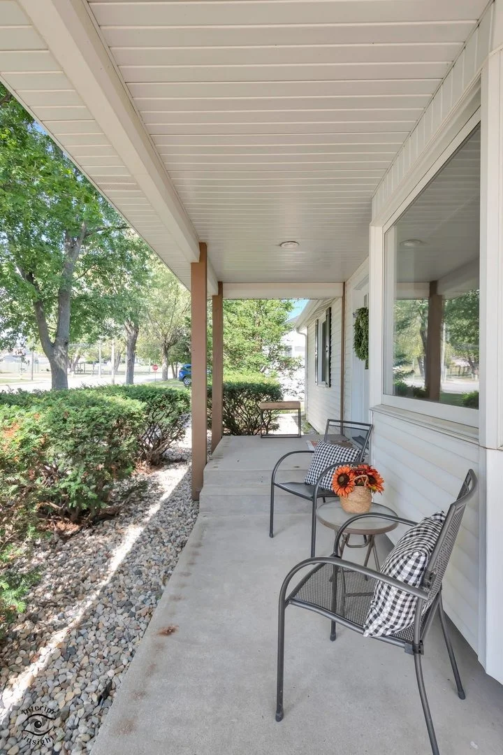 Photo of 830 W River Street