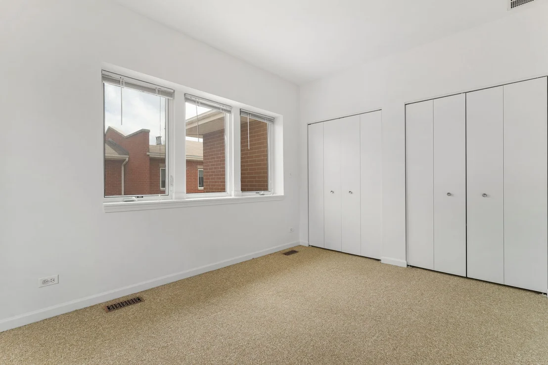 Photo of 2403 W 32nd Place