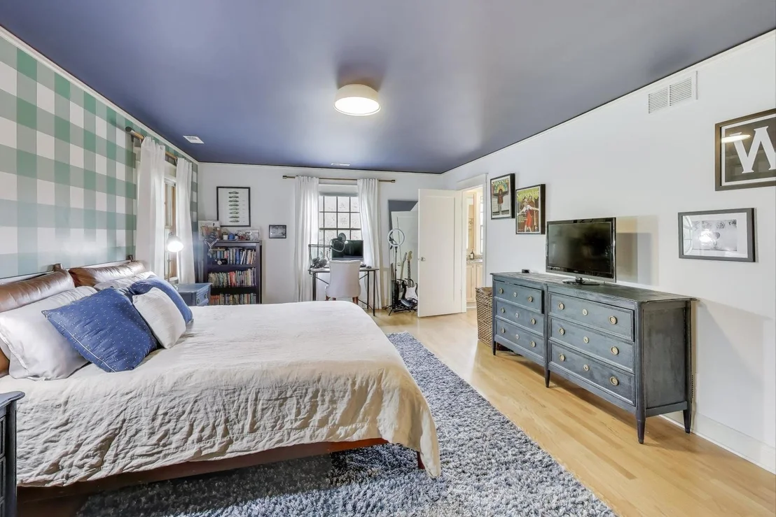 Photo of 547 JACKSON Avenue