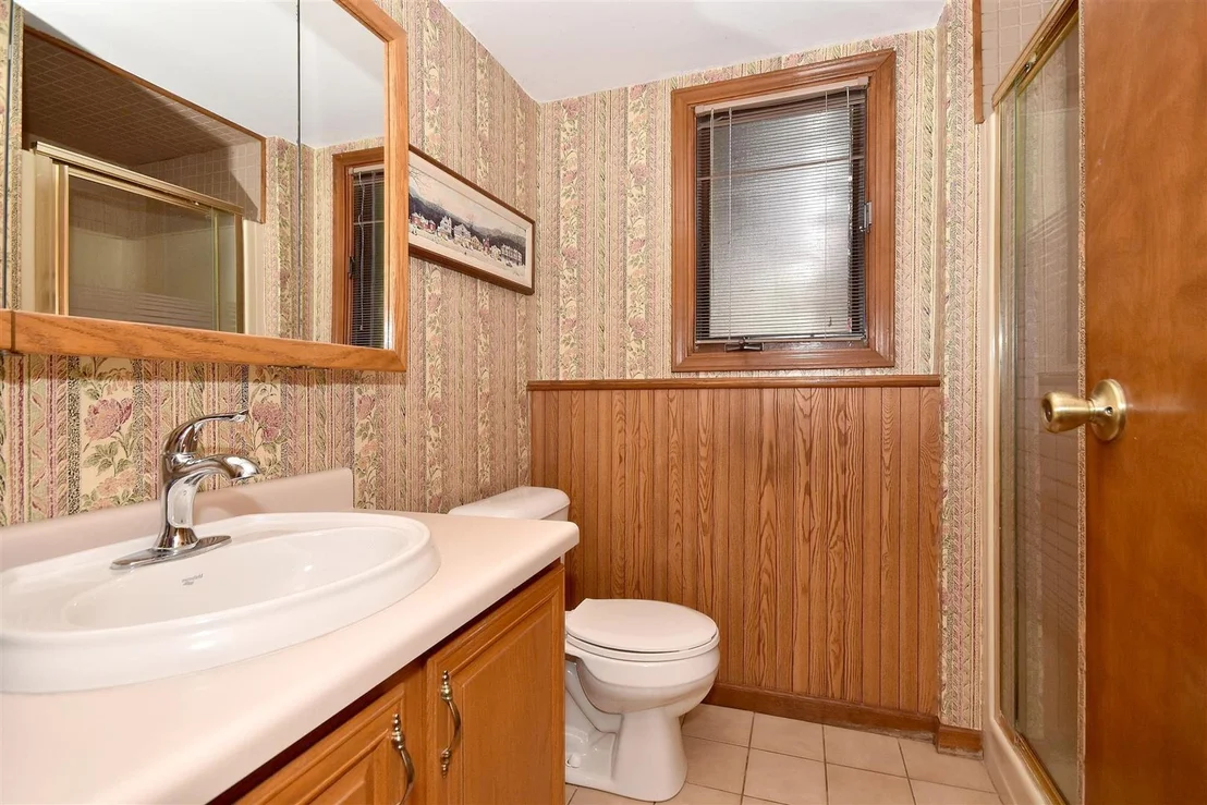 Photo of 206 VILLAGE Road