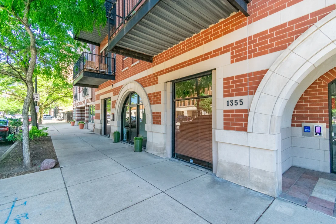 Photo of Unit 1 at 1355 W Washington Boulevard