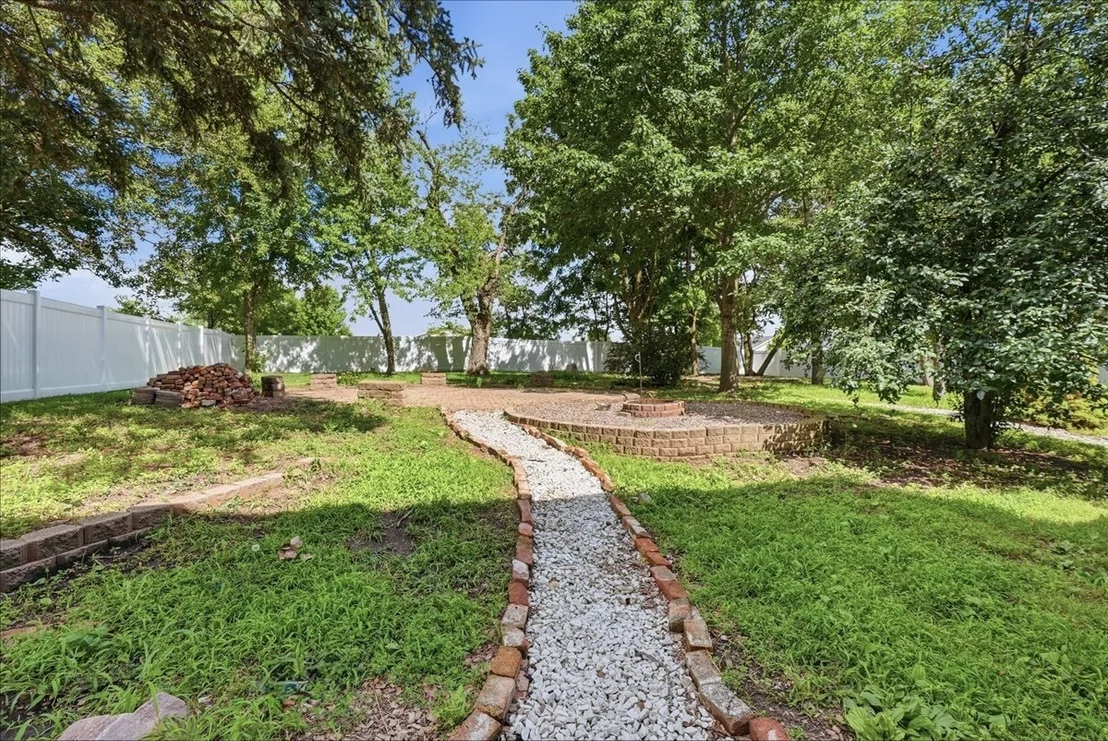 Photo of 2202 Bloomingdale Road