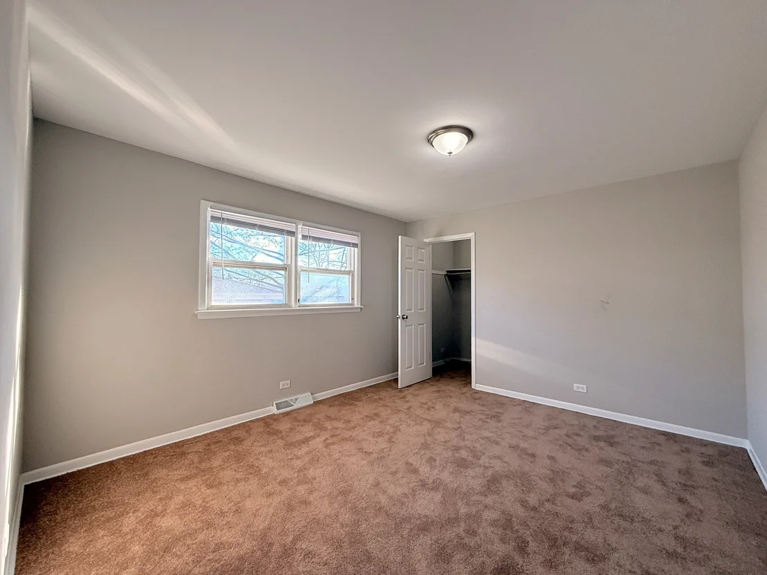Photo of 15565 Madison Avenue