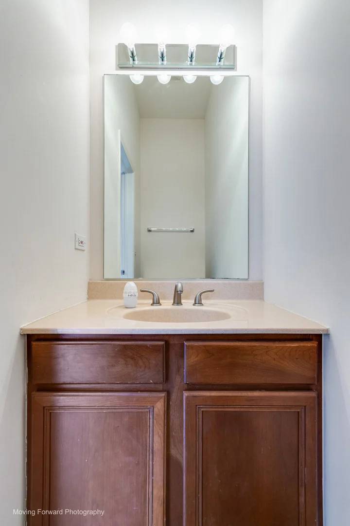 Photo of 814 W 15th Place