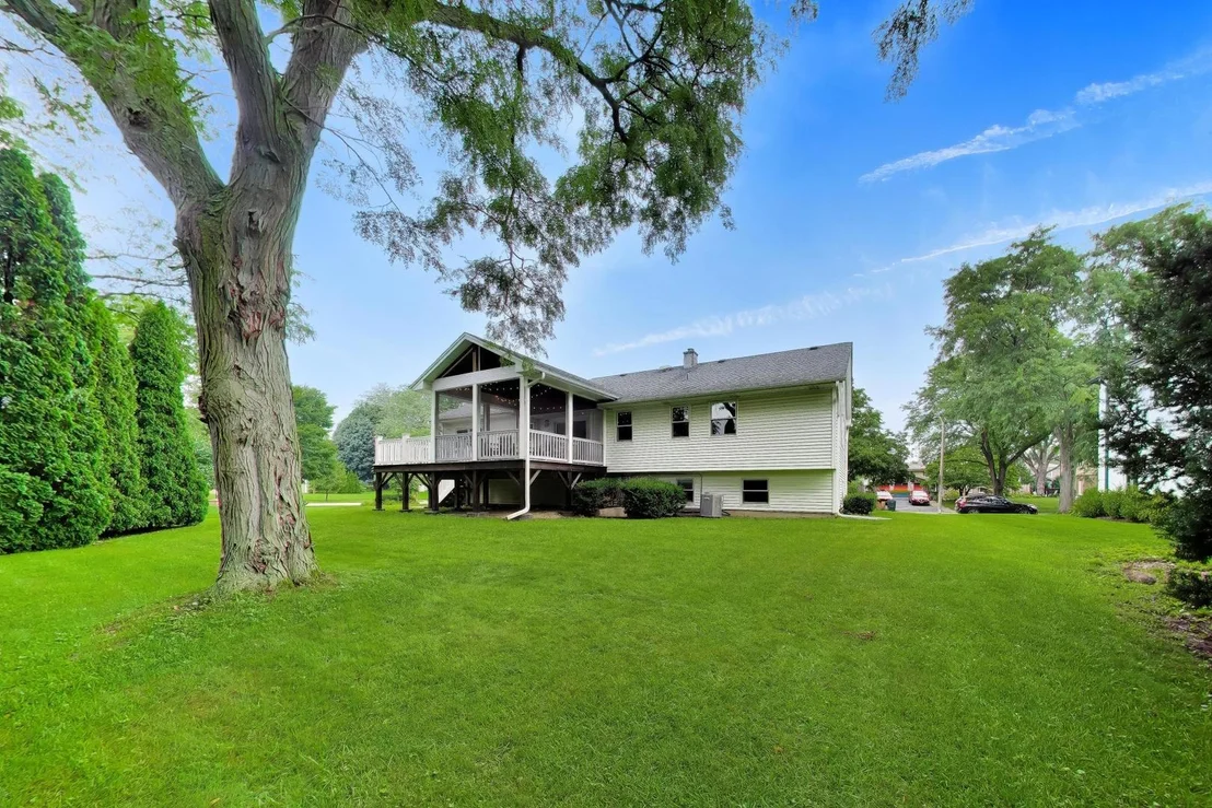 Photo of 955 W Gilbert Road