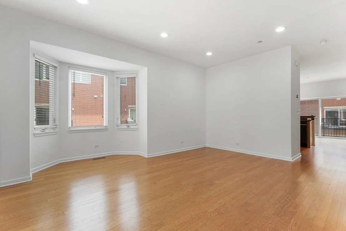 Photo of 2403 W 32nd Place