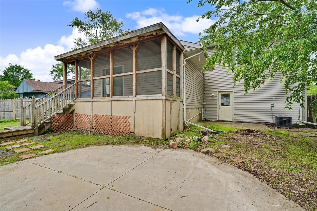 Photo of 904 Fairoaks Drive