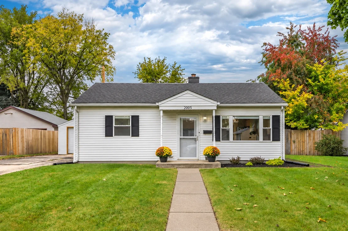 Photo of 2005 Capri Avenue