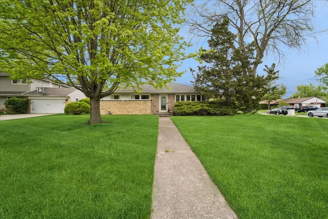 Photo of 1112 Whitfield Road