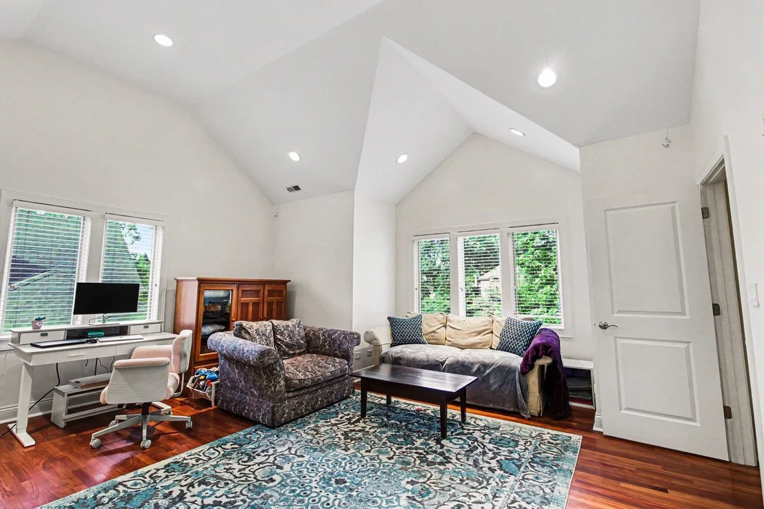 Photo of 860 Kenton Road