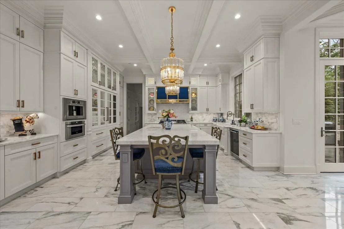 Photo of 677 Sheridan Road