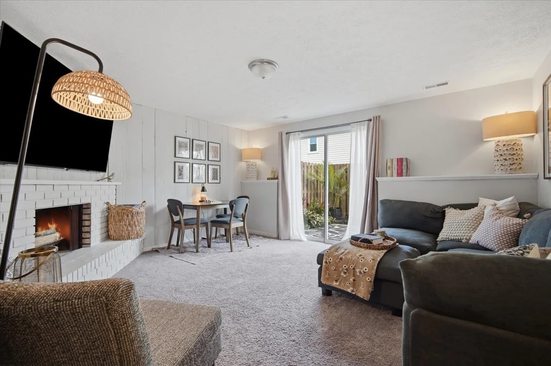 Photo of Unit B at 1546 Hunt Drive