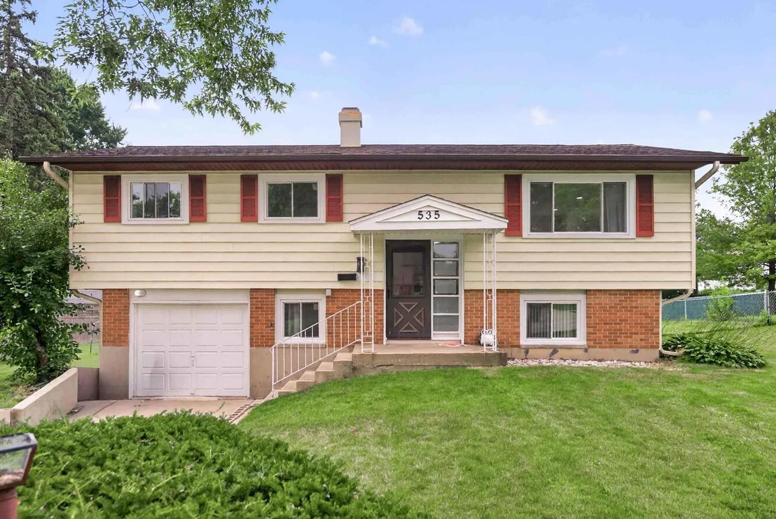 Photo of 535 Edgemont Lane
