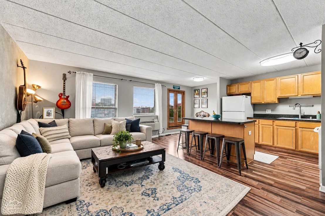 Photo of Unit 310 at 711 W Gordon Terrace