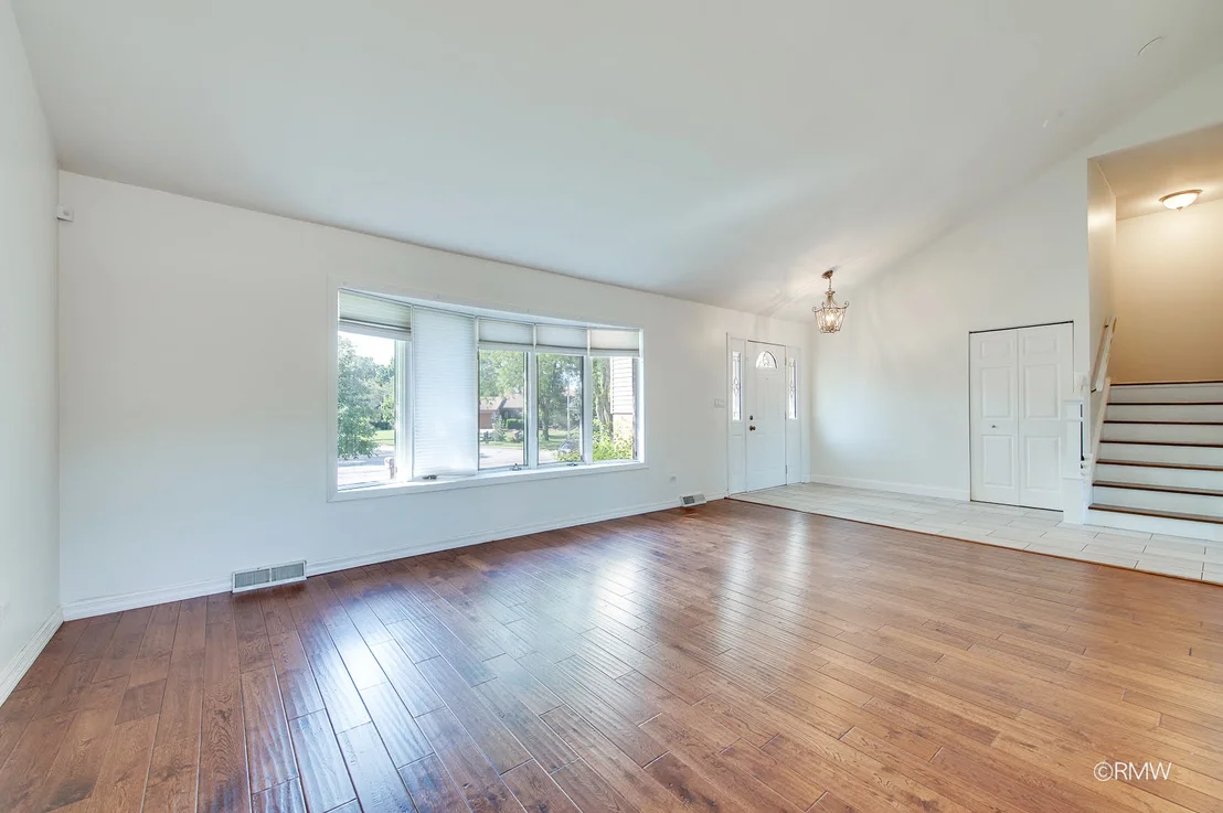 Photo of 1233 N Hickory Trail