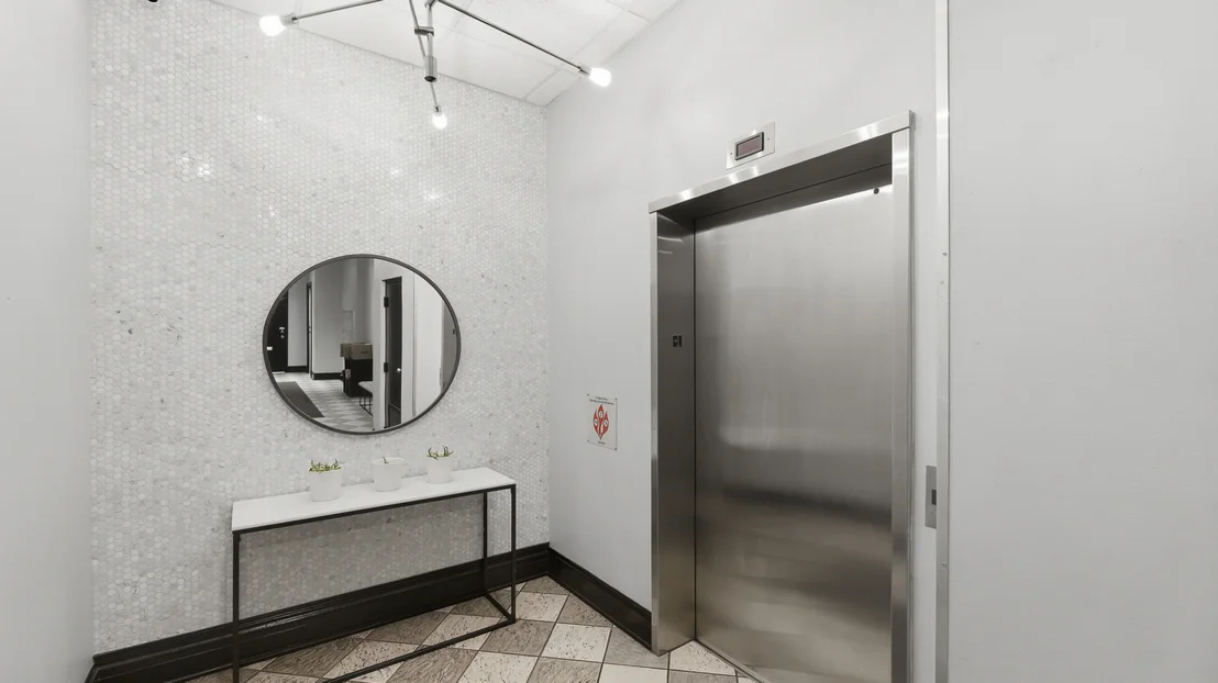 Photo of Unit 2J at 1019 W Jackson Boulevard