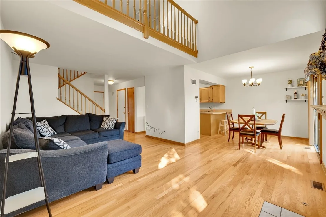 Photo of 446 S Wenbriar Square