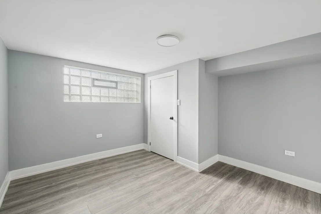Photo of 76 E 100th Place