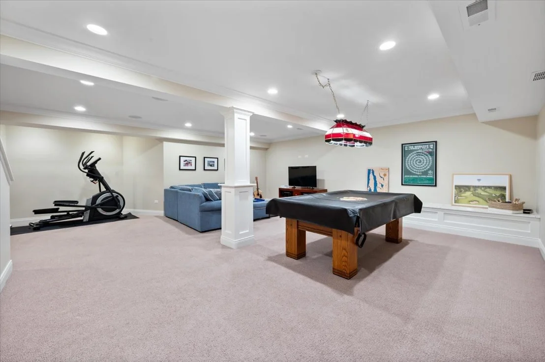 Photo of 837 W Junior Terrace