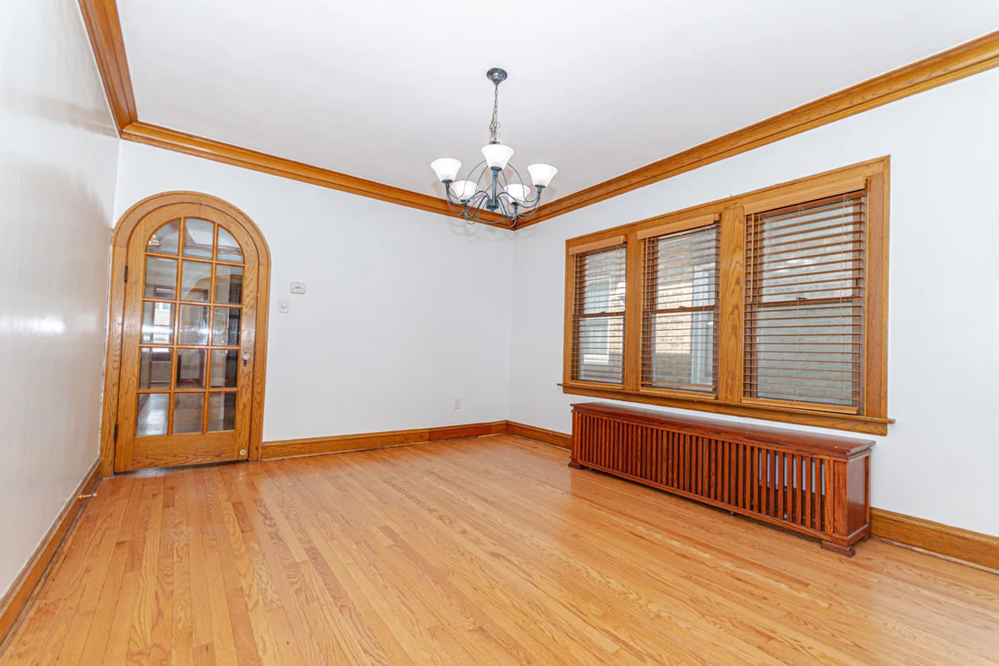 Photo of 5253 W Wrightwood Avenue