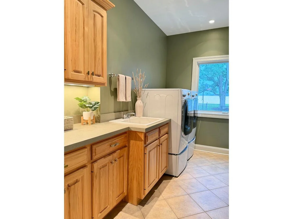 Photo of 2307 Red Oak Lane