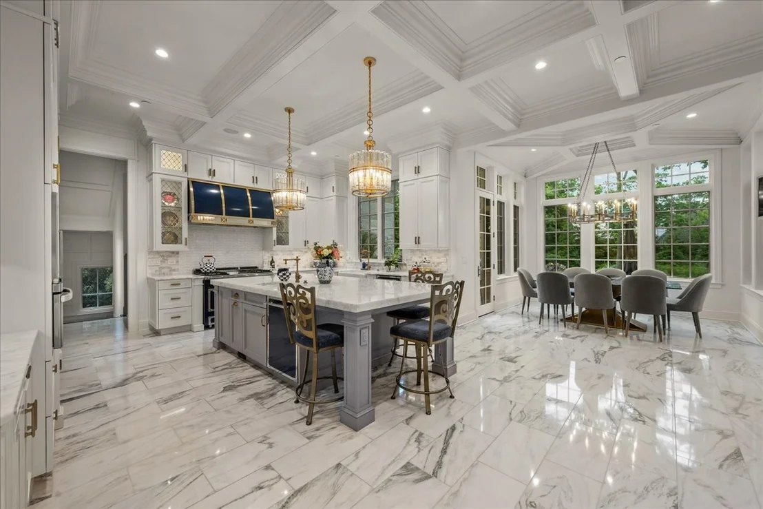 Photo of 677 Sheridan Road