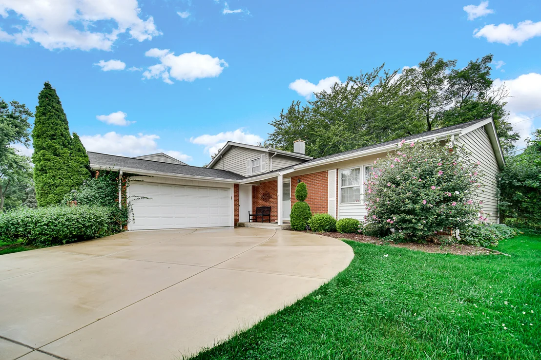 Photo of 986 Harvard Lane