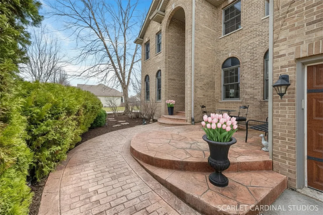 Photo of 208 Amherst Court