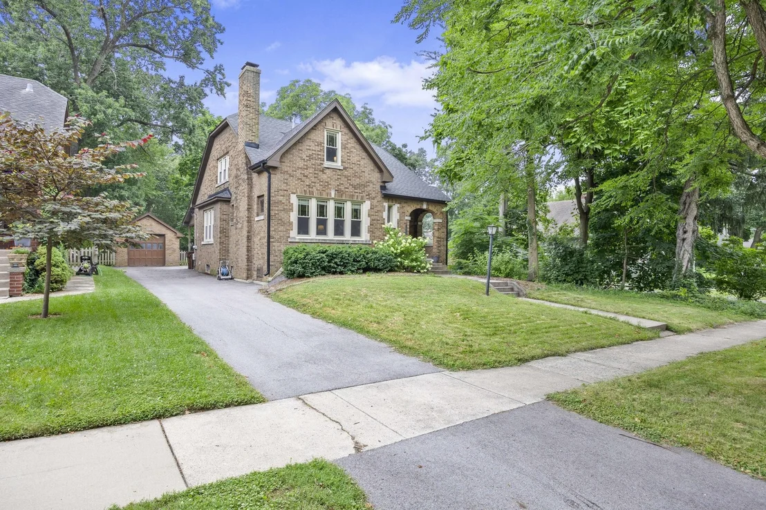 Photo of 1739 Cedar Road
