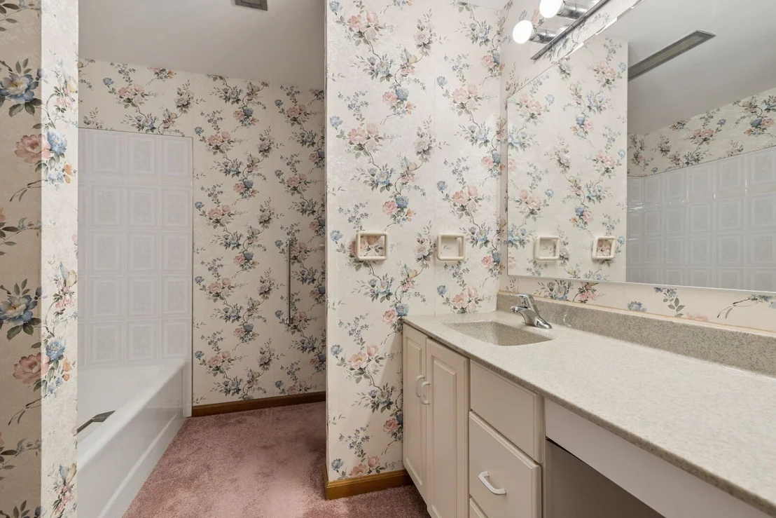 Photo of 1005 Valley Lane