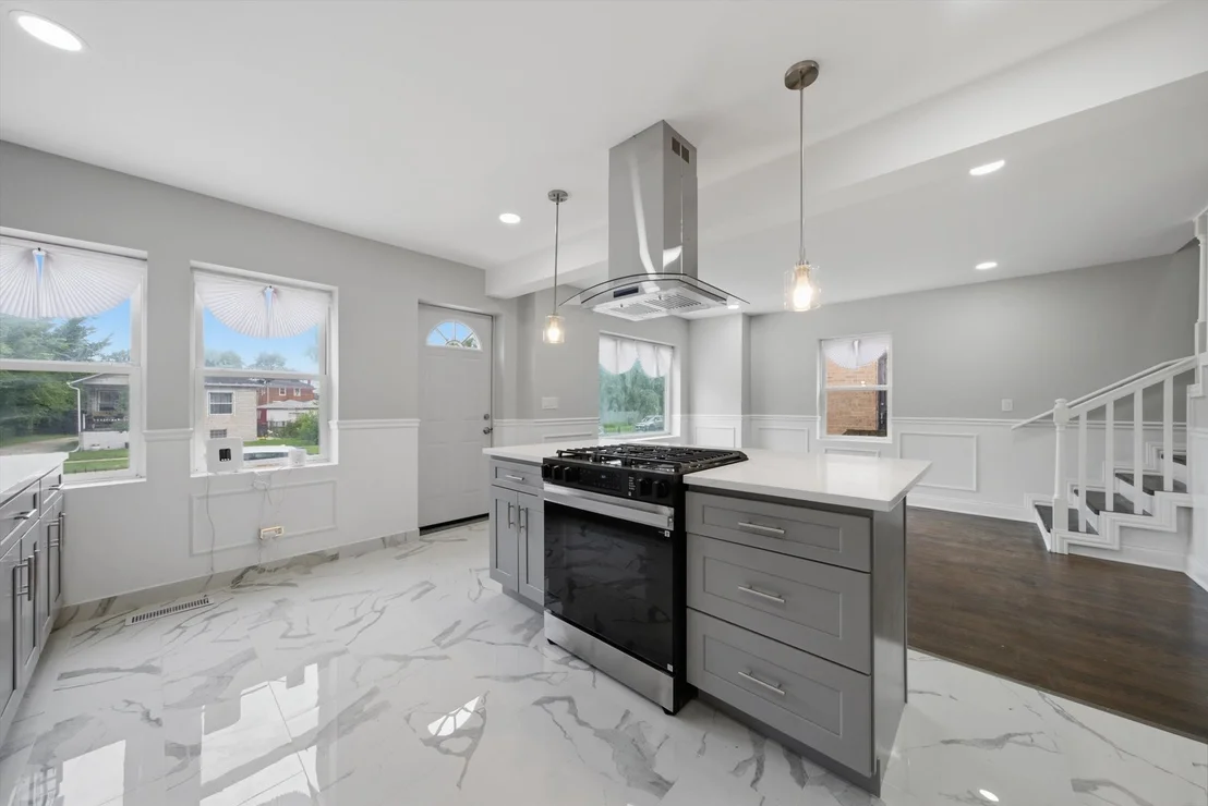 Photo of 433 W 100TH Street