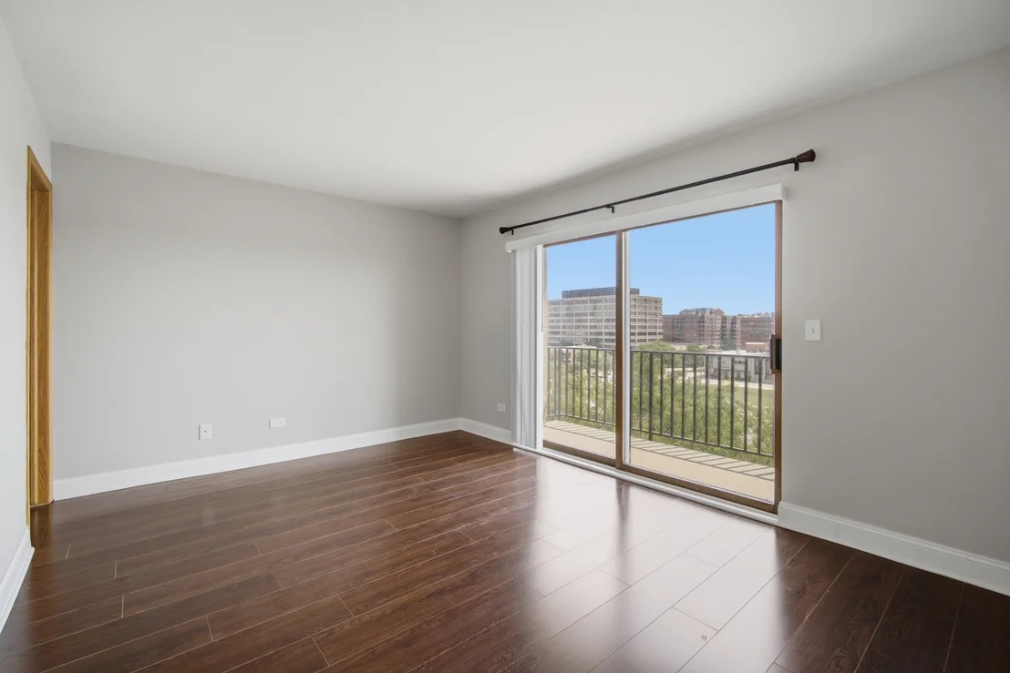 Photo of Unit 708 at 700 Graceland Avenue