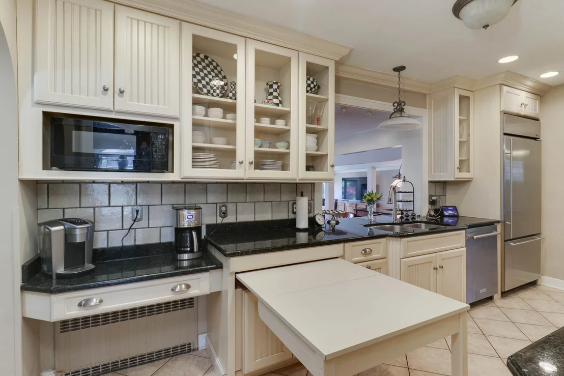 Photo of 1202 Elmwood Road