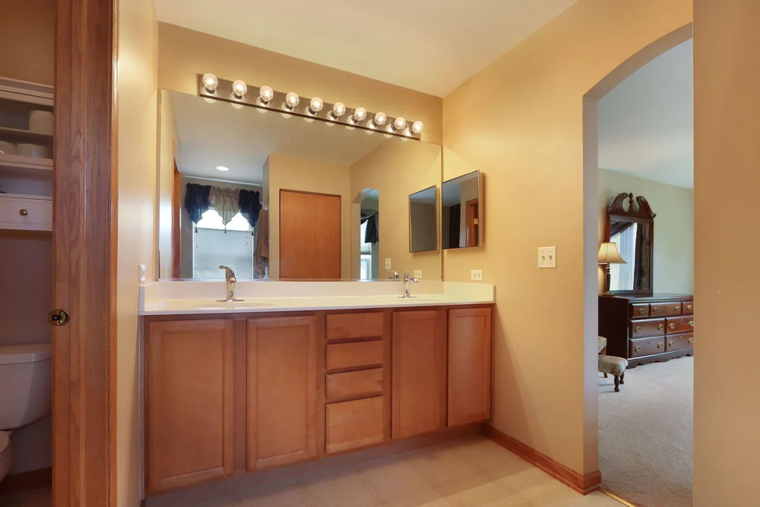 Photo of 992 Curran Place