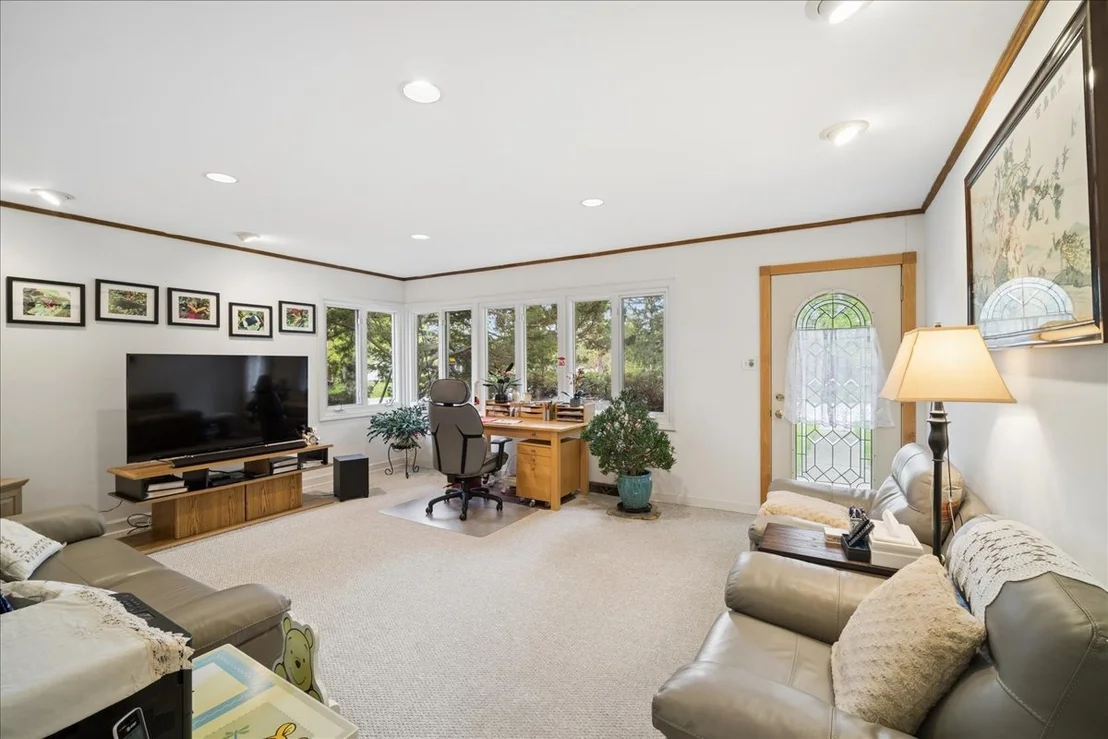 Photo of 1112 Whitfield Road
