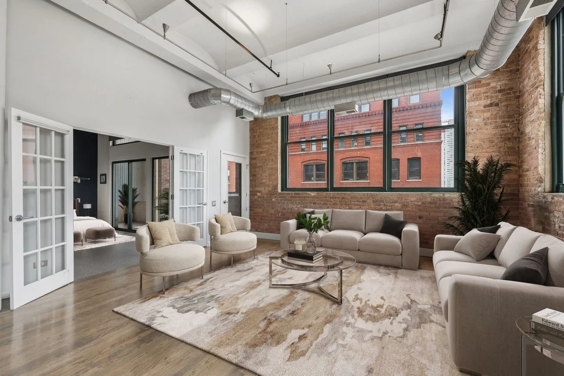 Photo of Unit 410 at 1000 W WASHINGTON Boulevard