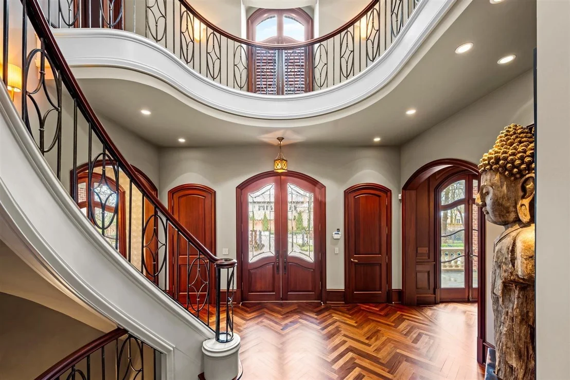 Photo of 950 Lake Road