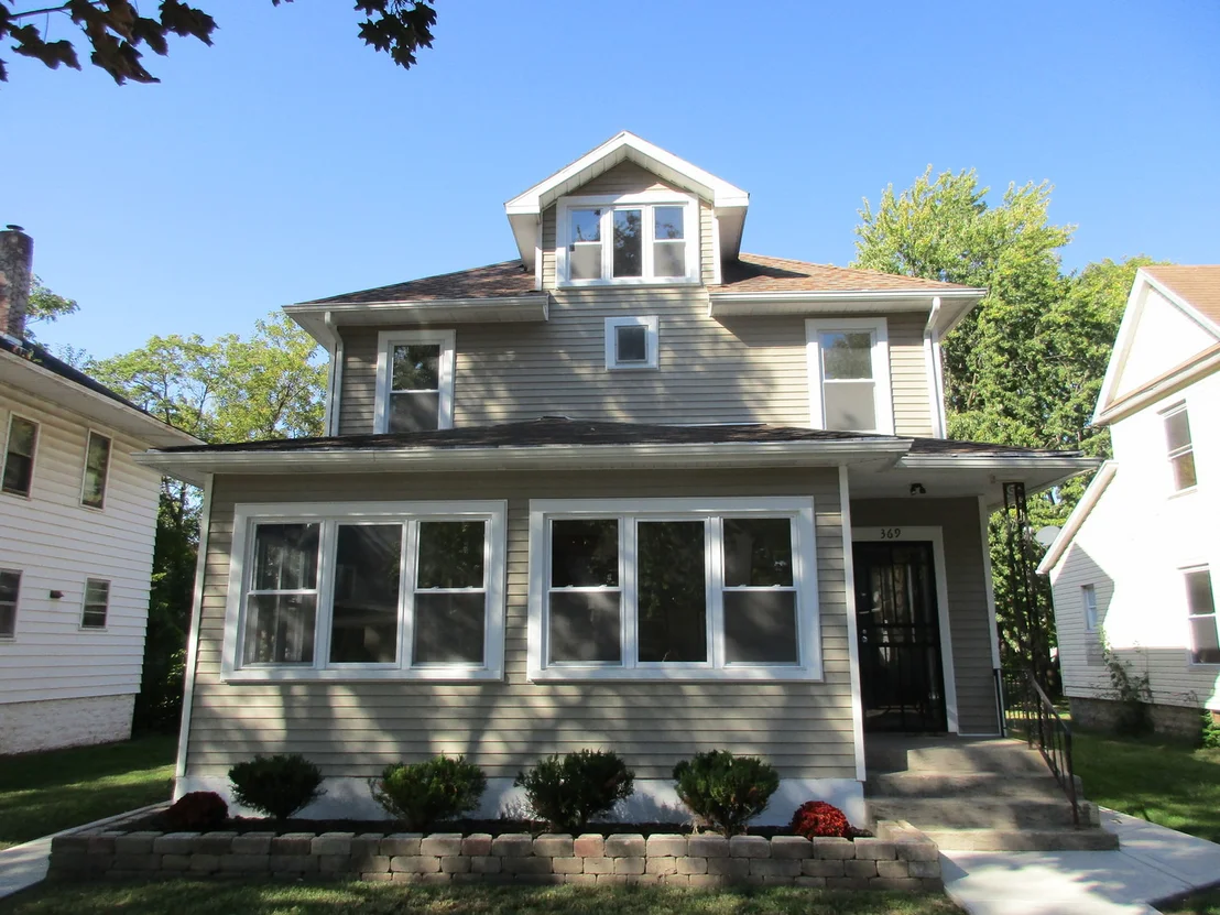 Photo of 369 S Chicago Avenue