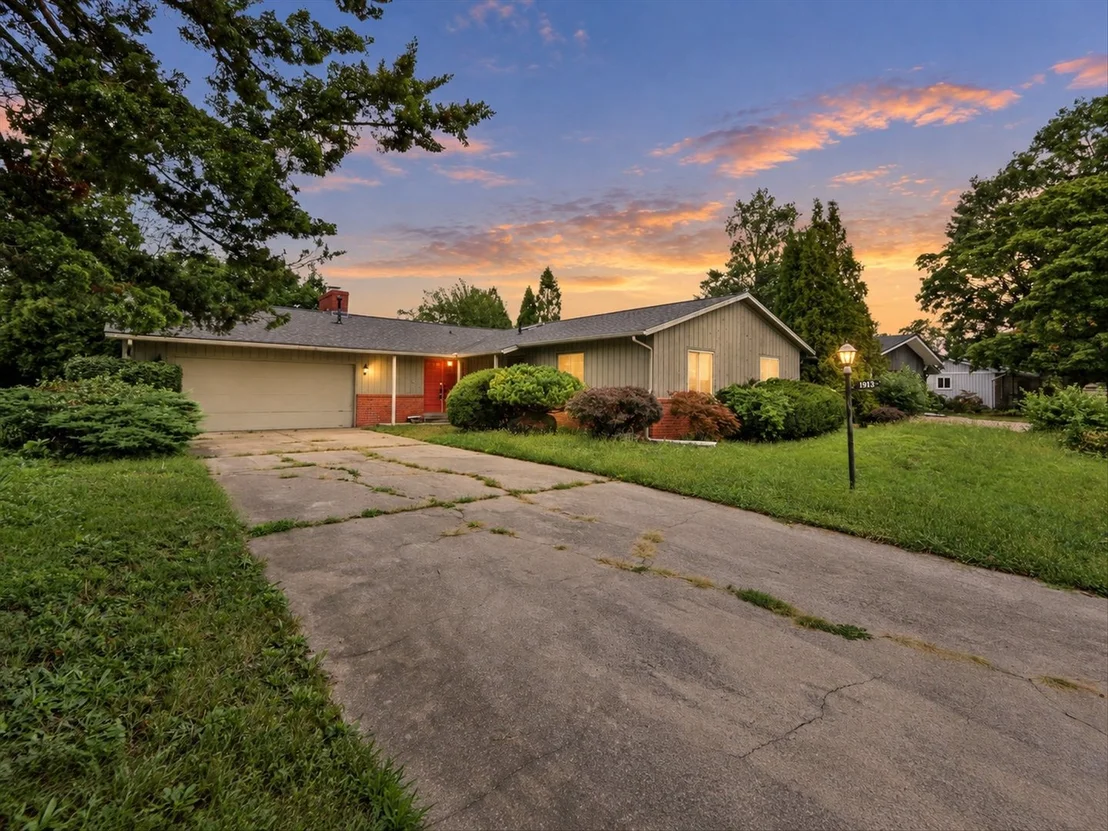 Photo of 1913 Moraine Drive