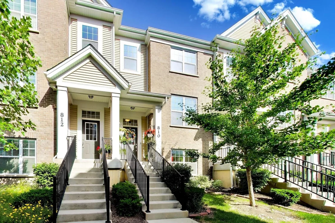 Photo of 810 Lexington Circle W