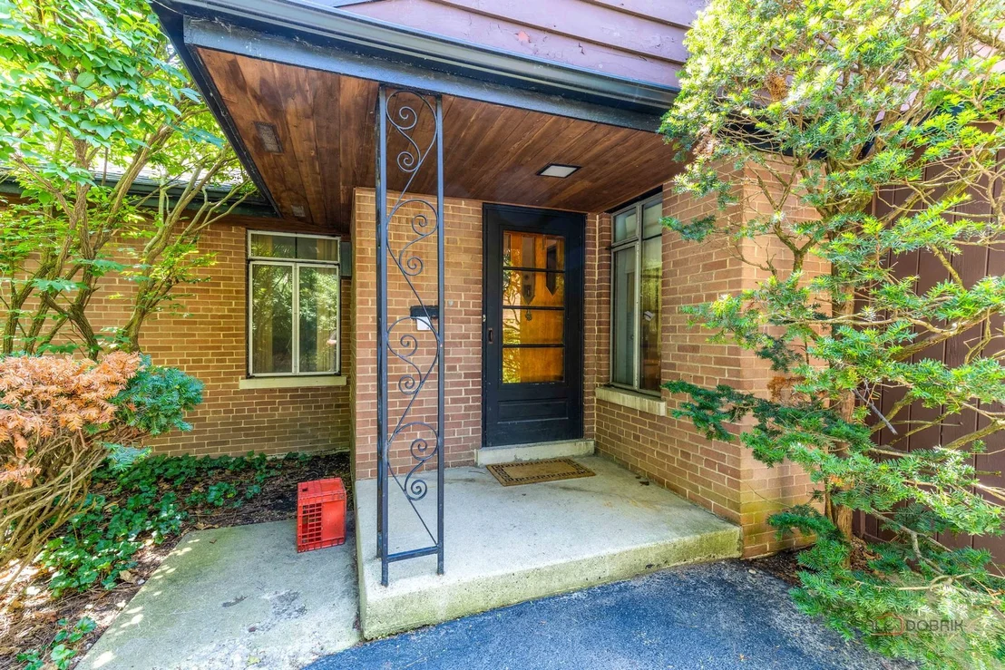 Photo of 9320 Forestview Road