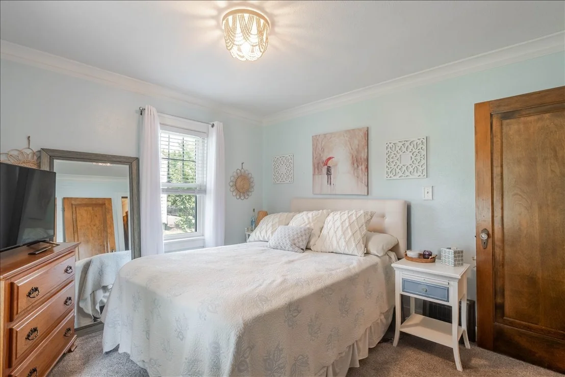 Photo of 111 LOREN Street