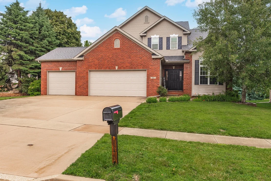 Photo of 980 Balsam Road