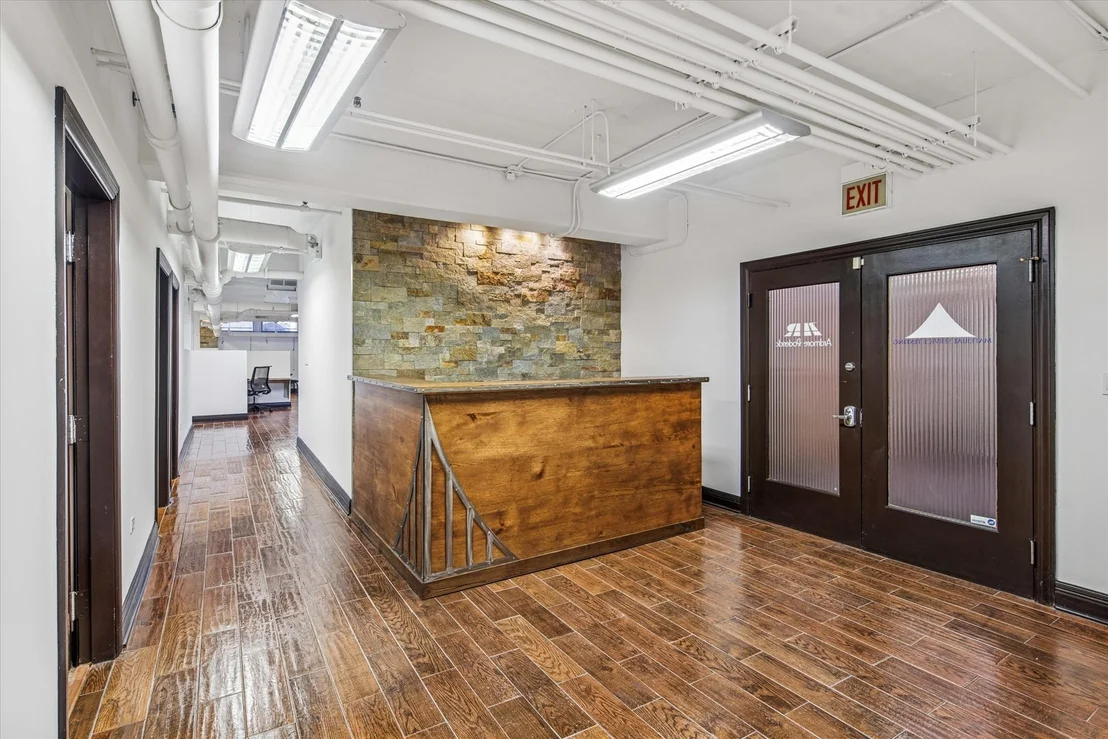 Photo of Unit 105 at 1327 W Washington Boulevard