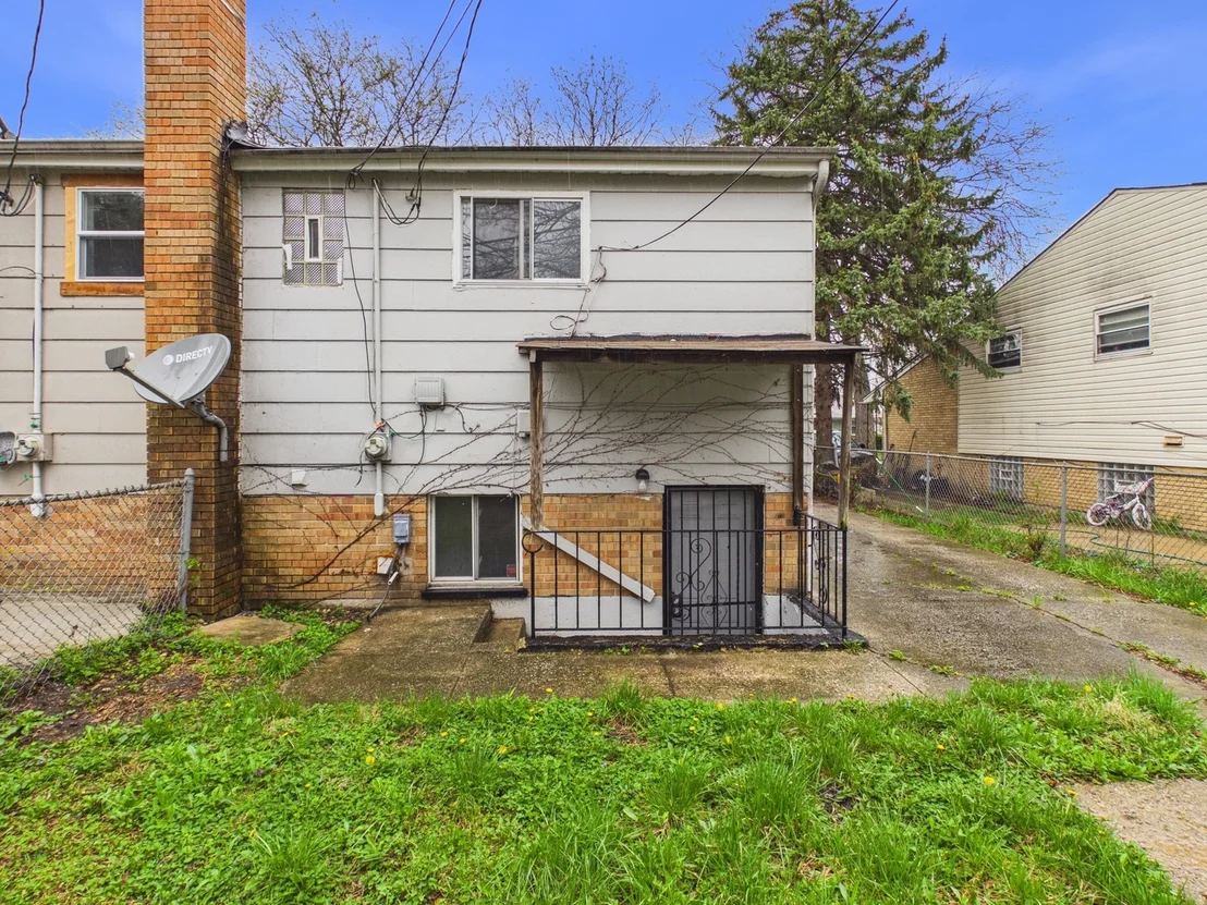 Photo of 945 W 115th Place