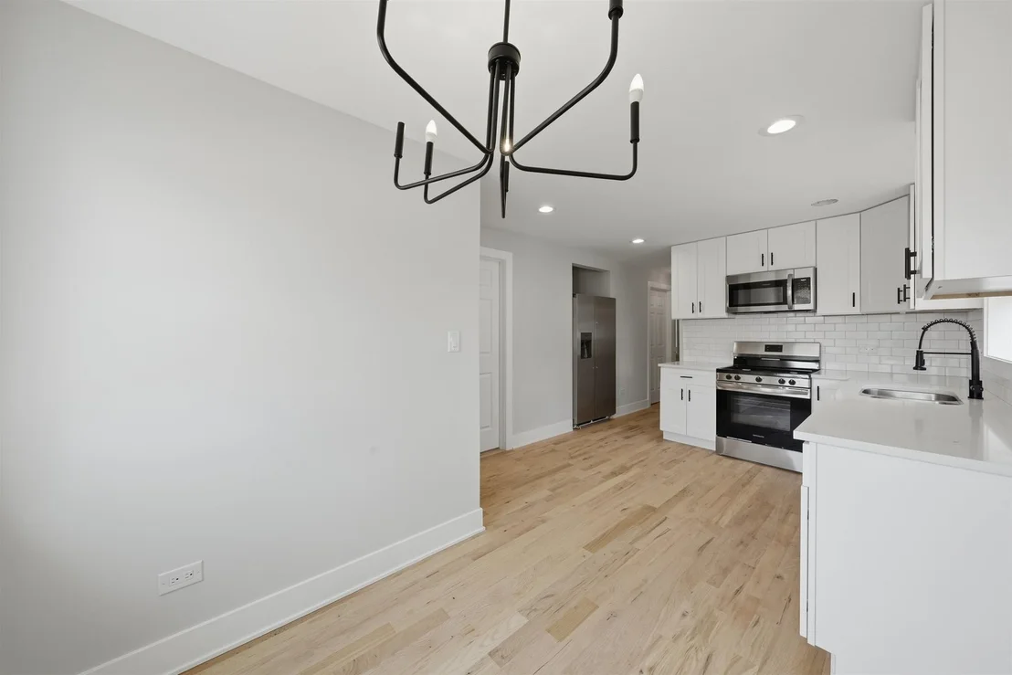 Photo of 1749 W 75th Place