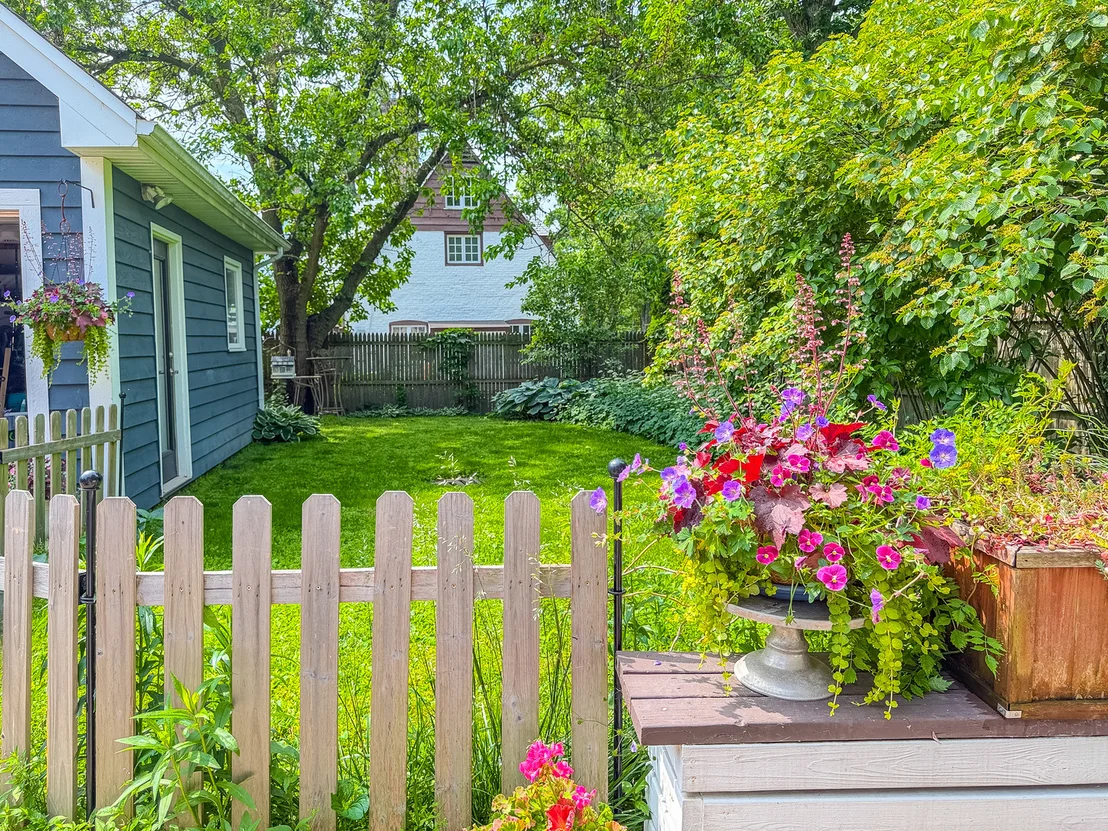Photo of 882 Willow Road