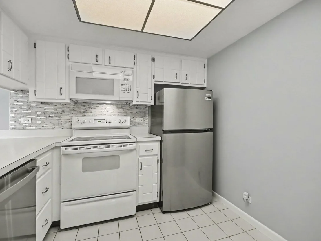 Photo of Unit 406 at 830 Elder Road
